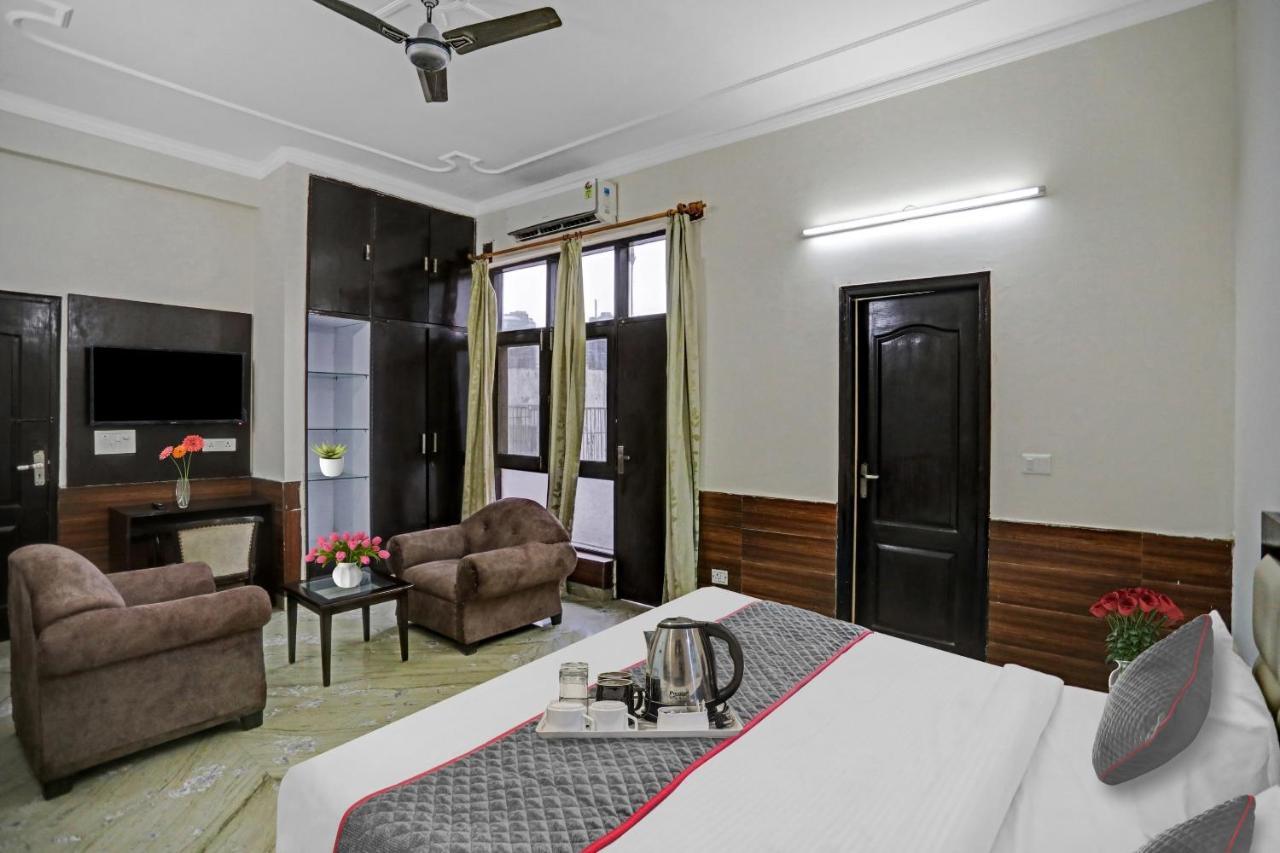 Hotel Townhouse The Premier View Near Iskcon Temple Noida Extérieur photo