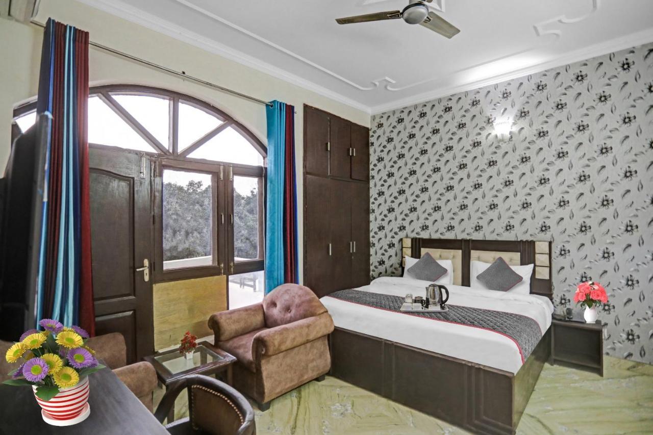 Hotel Townhouse The Premier View Near Iskcon Temple Noida Extérieur photo
