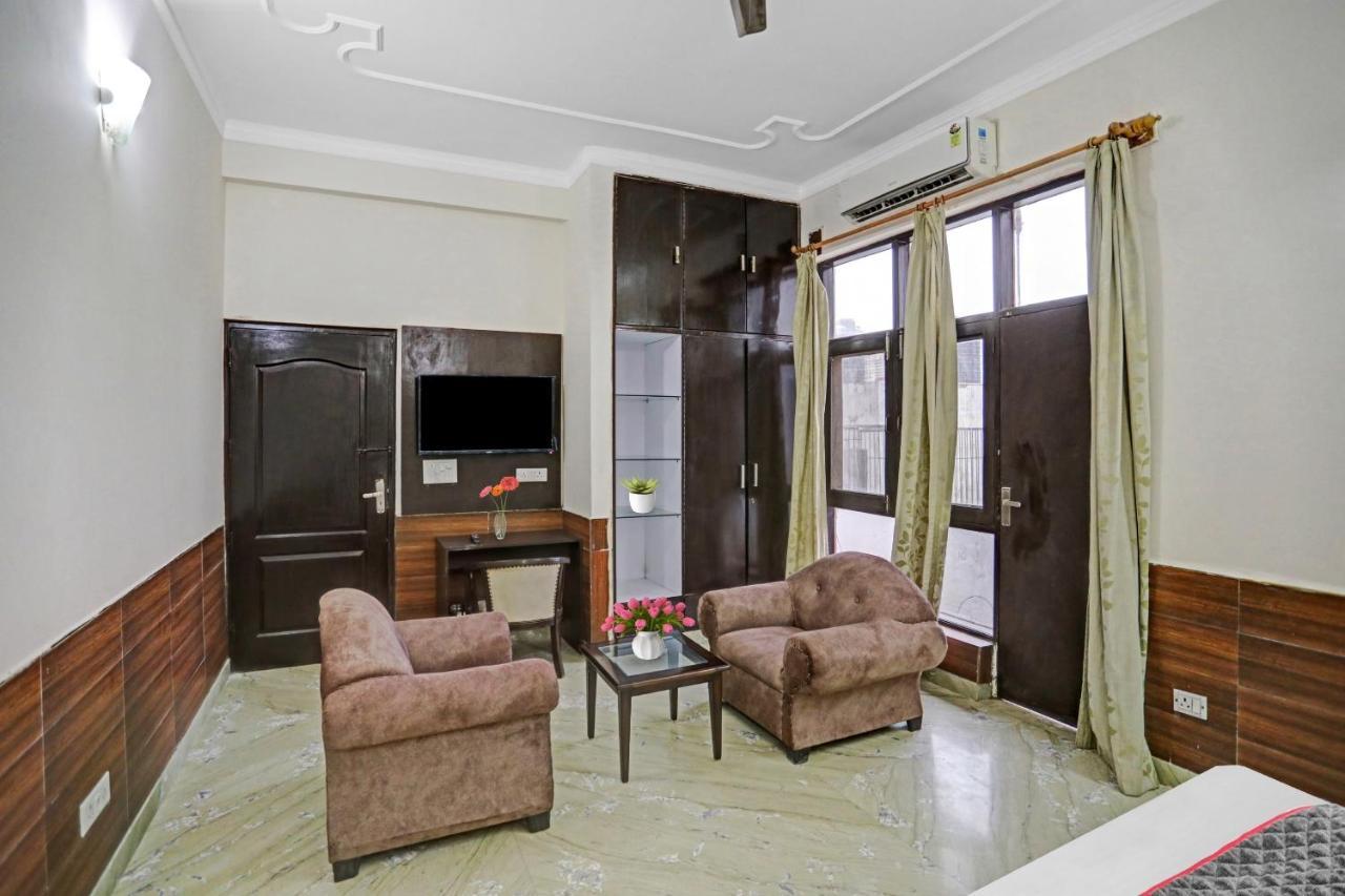 Hotel Townhouse The Premier View Near Iskcon Temple Noida Extérieur photo