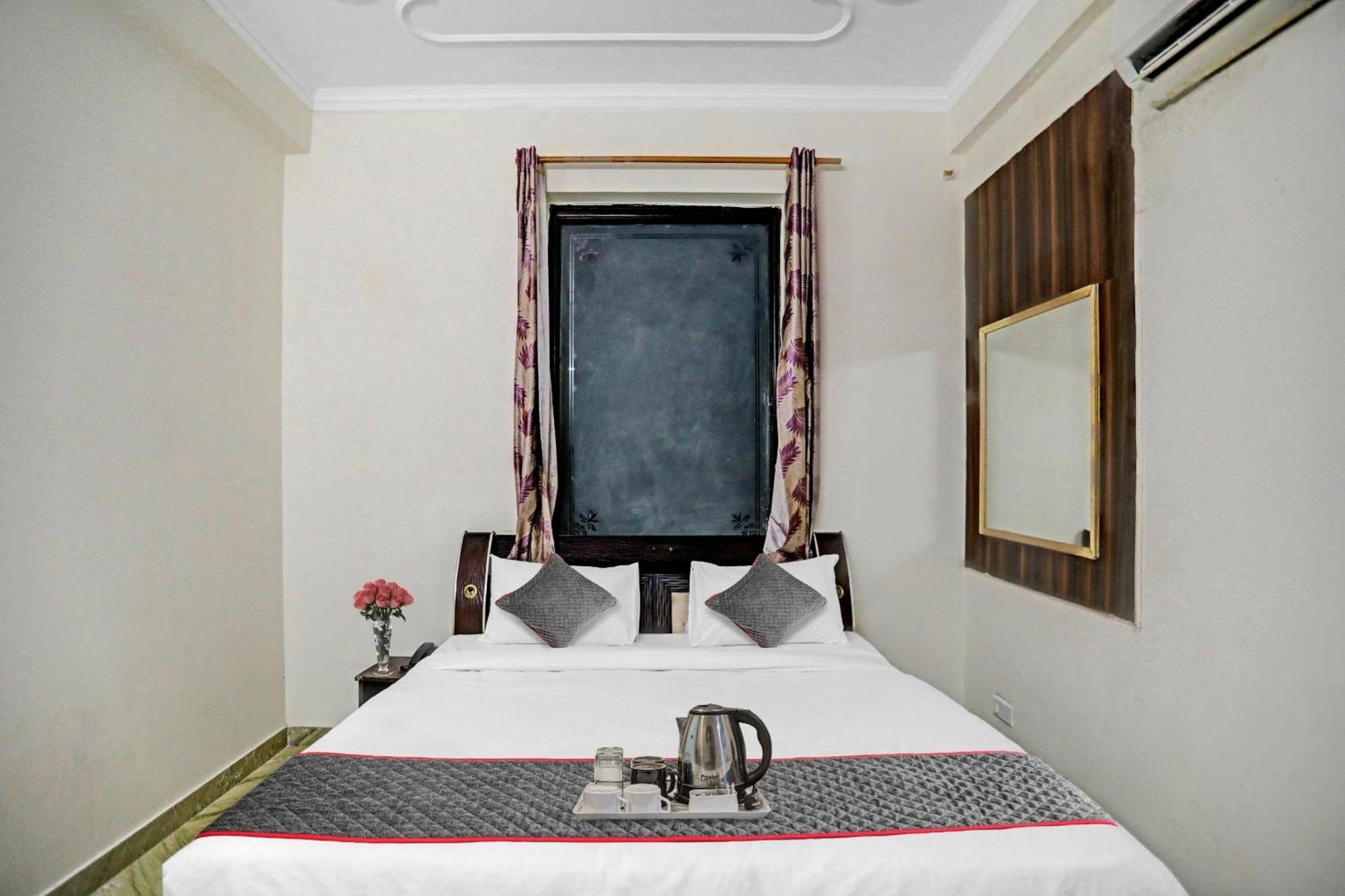 Hotel Townhouse The Premier View Near Iskcon Temple Noida Extérieur photo