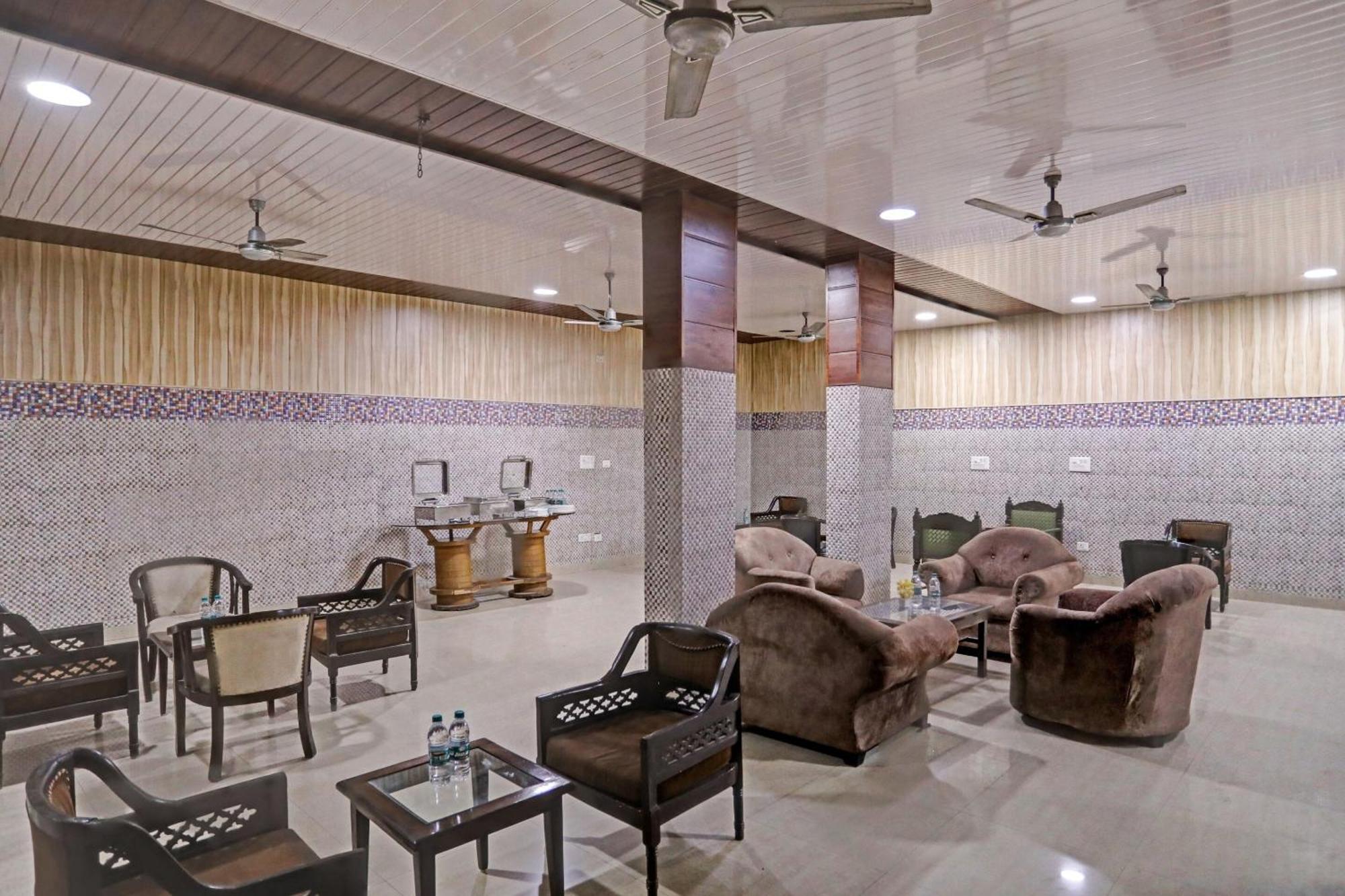 Hotel Townhouse The Premier View Near Iskcon Temple Noida Extérieur photo