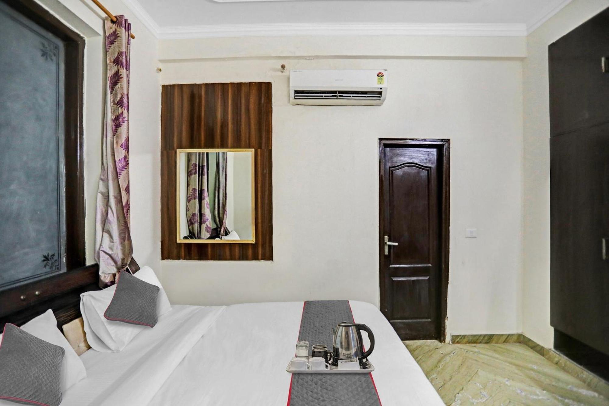 Hotel Townhouse The Premier View Near Iskcon Temple Noida Extérieur photo